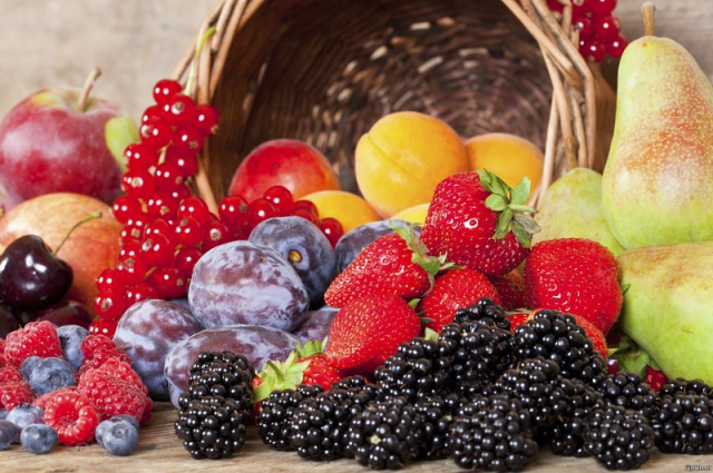 Больше половины российских фруктов и ягод не доходит до потребителя